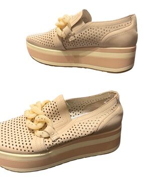 Womens Dolce Vita perforated sneaker Size 7